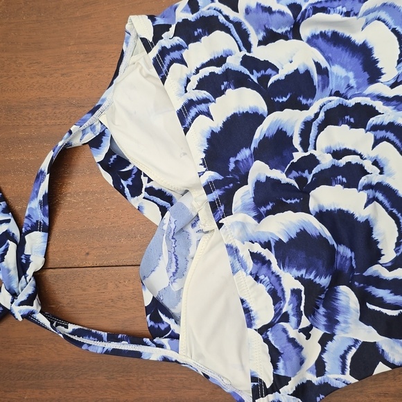 TOMMY BAHAMA Women's Blue and White Floral One Piece - Picture 4 of 7